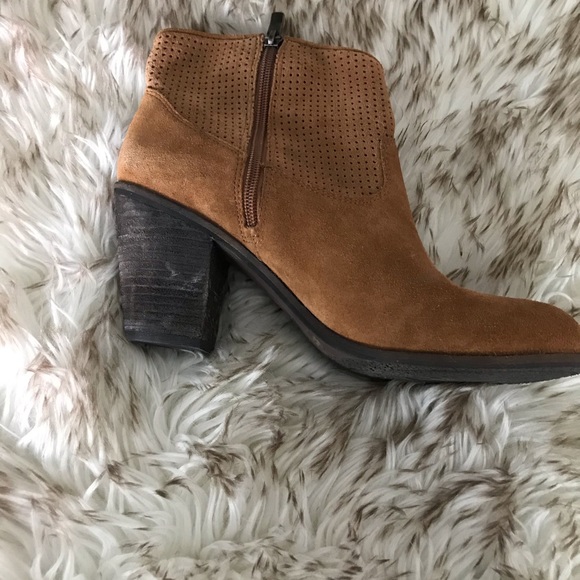 Vince Camuto Brown Suede Boots EUC - Picture 8 of 8